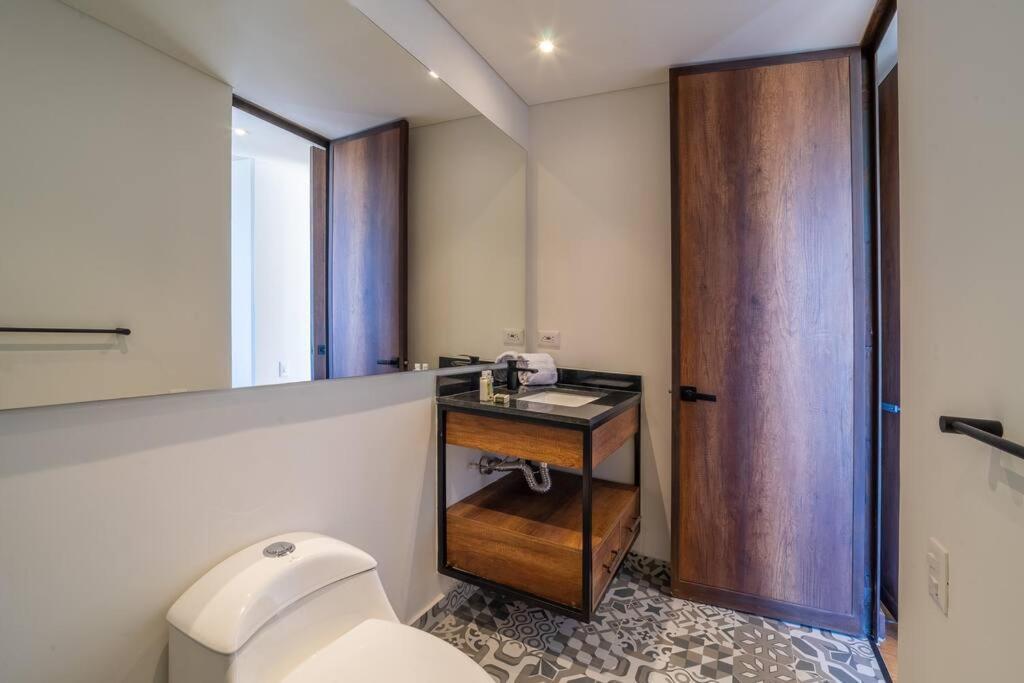 Stylish 2 Masters With Patio And View Apartamento Bogotá